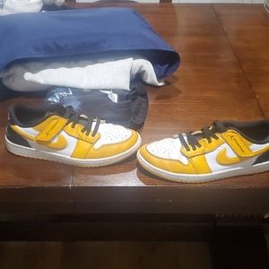 Nike Air Jordan Low FlyEase